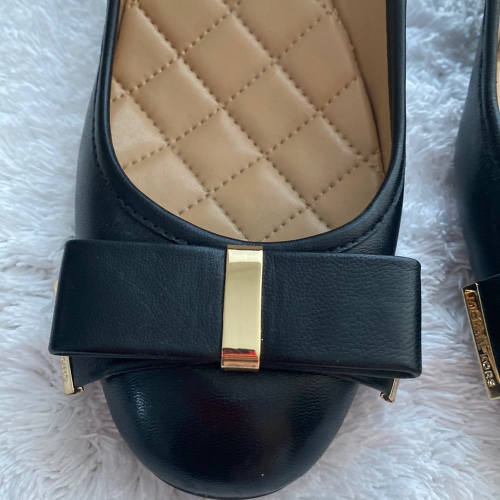 Like New soft leather size 8.5 black Michael Kors shoes